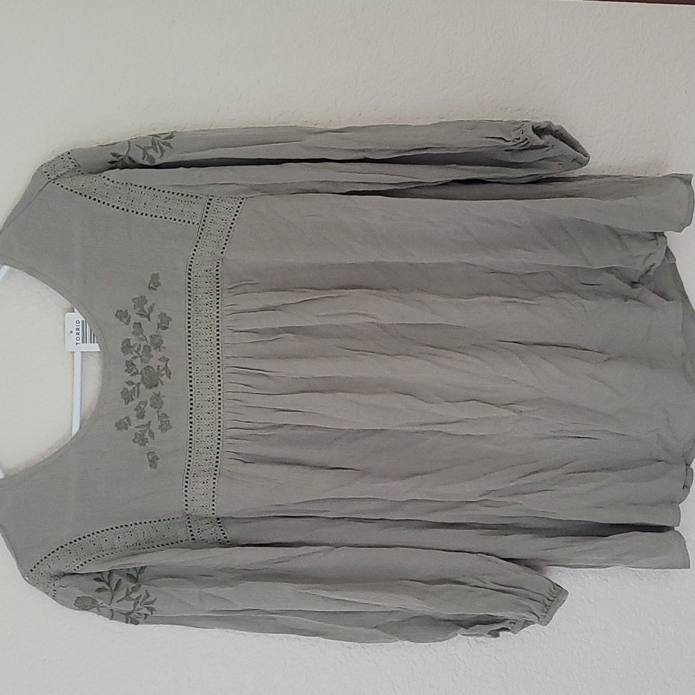Torrid size 1 (14/16) light olive green shirt